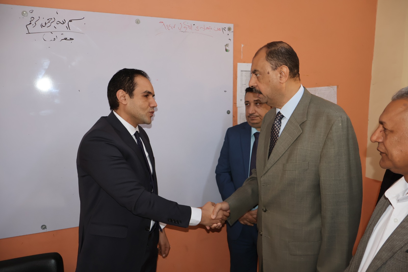 محافظ سوهاج يتفقد عدداً من لجان انتخابات النواب بجهينة وطهطا