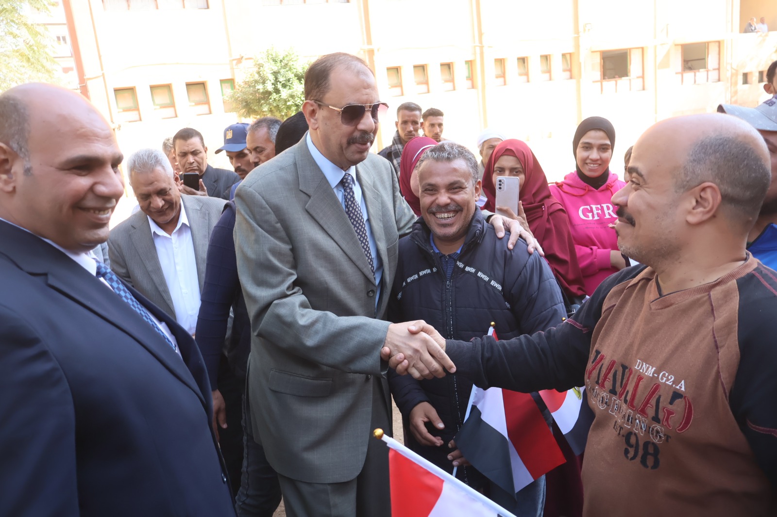 محافظ سوهاج يتفقد عدداً من لجان انتخابات النواب بجهينة وطهطا