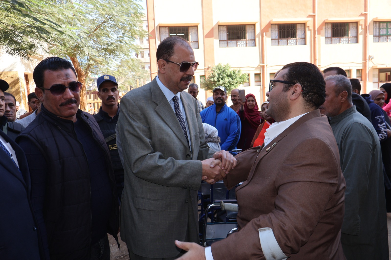 محافظ سوهاج يتفقد عدداً من لجان انتخابات النواب بجهينة وطهطا