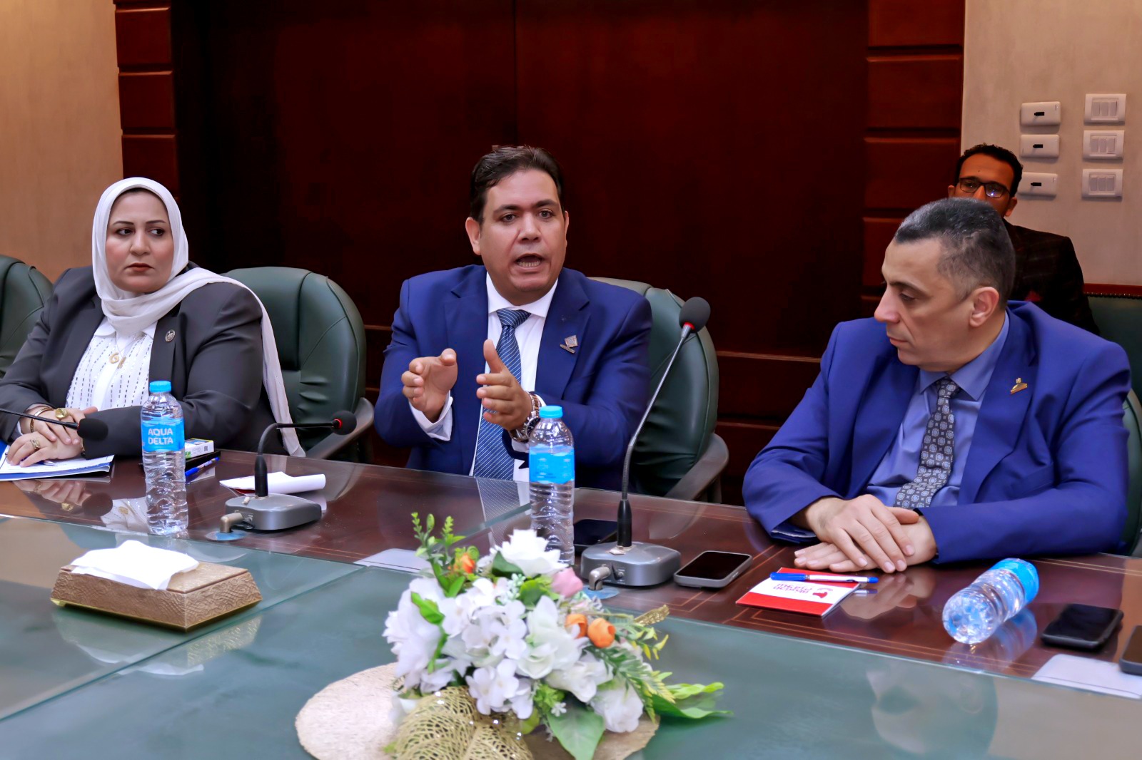 محافظ سوهاج يلتقي أعضاء مجلس الشيوخ