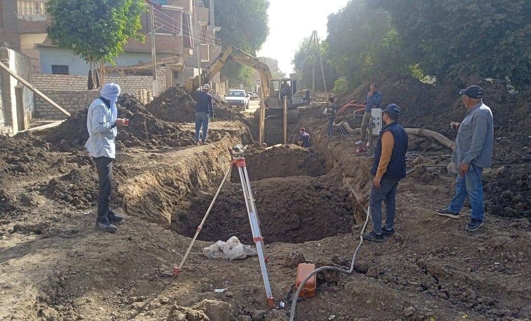 محافظ سوهاج يتابع تنفيذ عدد من المشروعات الخدمية والتنموية بمركز جهينة