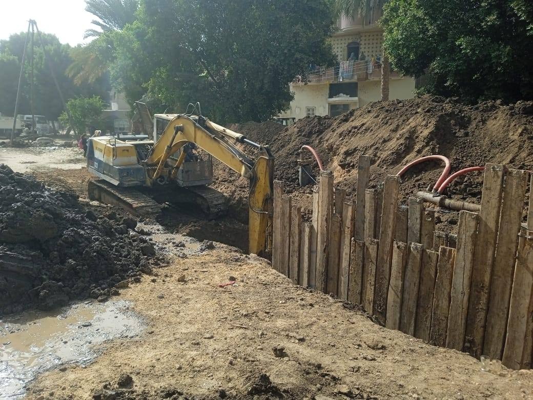 محافظ سوهاج يتابع تنفيذ عدد من المشروعات الخدمية والتنموية بمركز جهينة