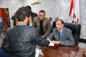 محافظ سوهاج يعقد اللقاء الجماهيري الأسبوعي ويؤكد الالتزام بالاستجابة الفورية لطلبات المواطنين