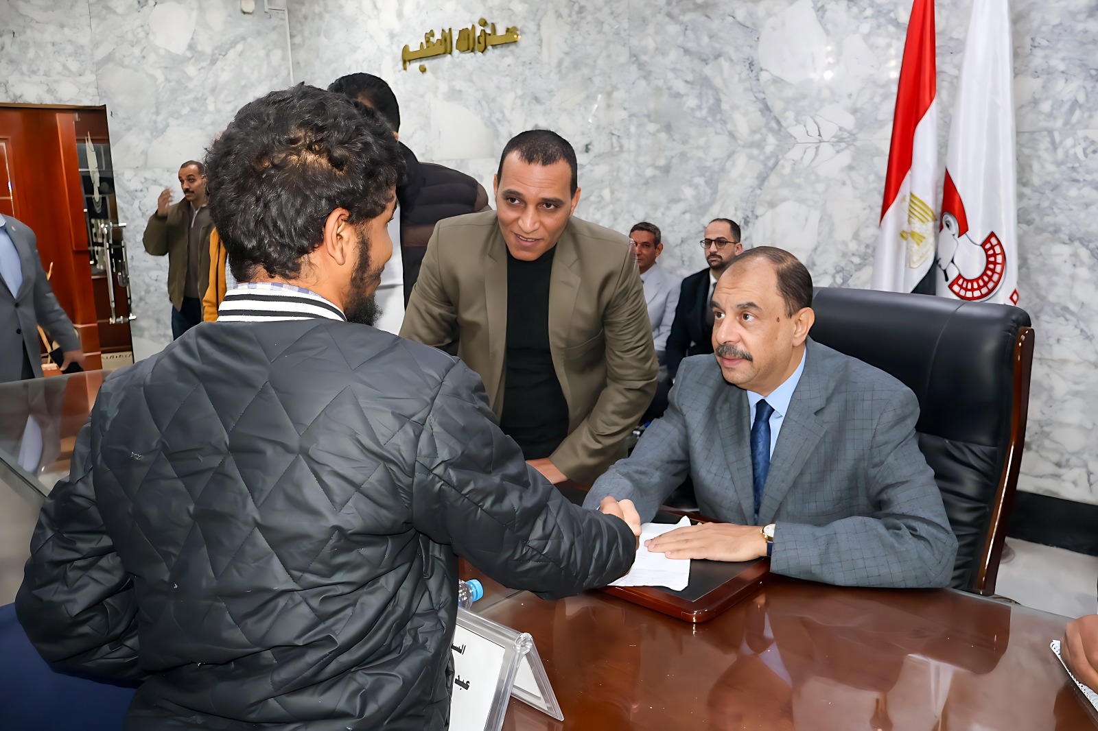 محافظ سوهاج يعقد اللقاء الجماهيري الأسبوعي ويؤكد الالتزام بالاستجابة الفورية لطلبات المواطنين