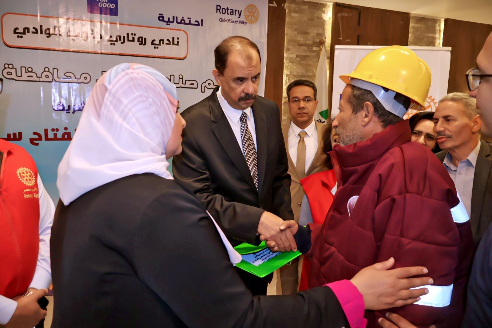 محافظ سوهاج يشهد احتفالية نادي روتاري جنوب الوادي لتكريم عمال النظافة