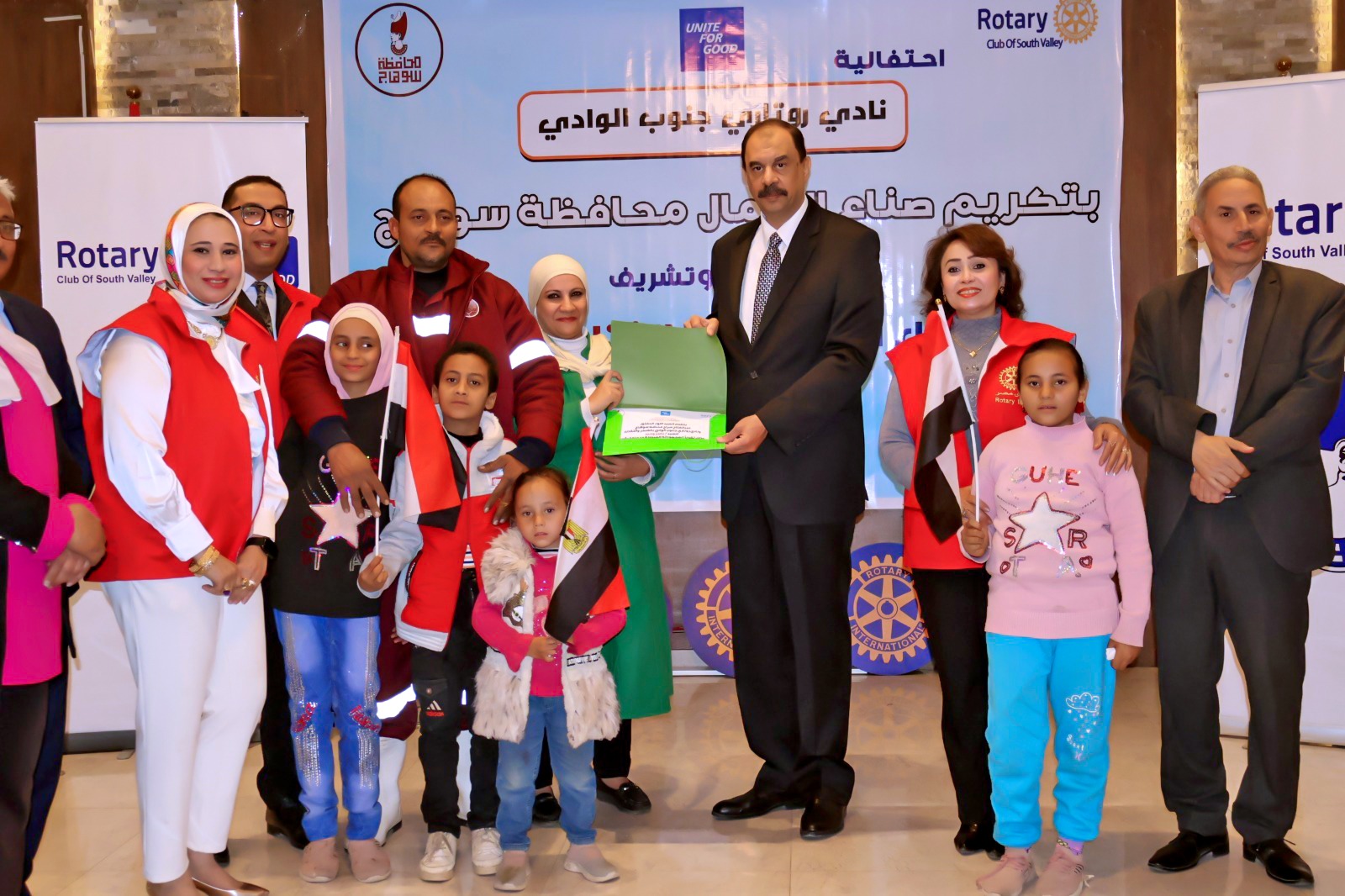 محافظ سوهاج يشهد احتفالية نادي روتاري جنوب الوادي لتكريم عمال النظافة