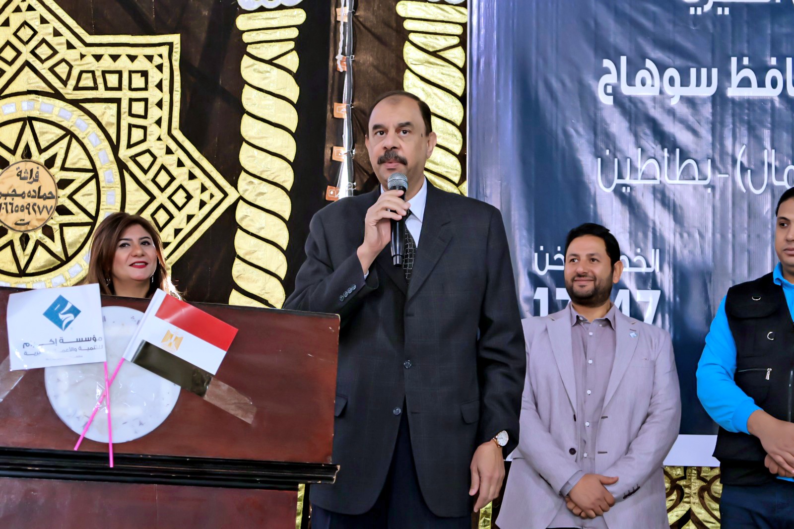 محافظ سوهاج يشهد توزيع أجهزة عرائس وعدد من المساعدات للفئات الأولى بالرعاية