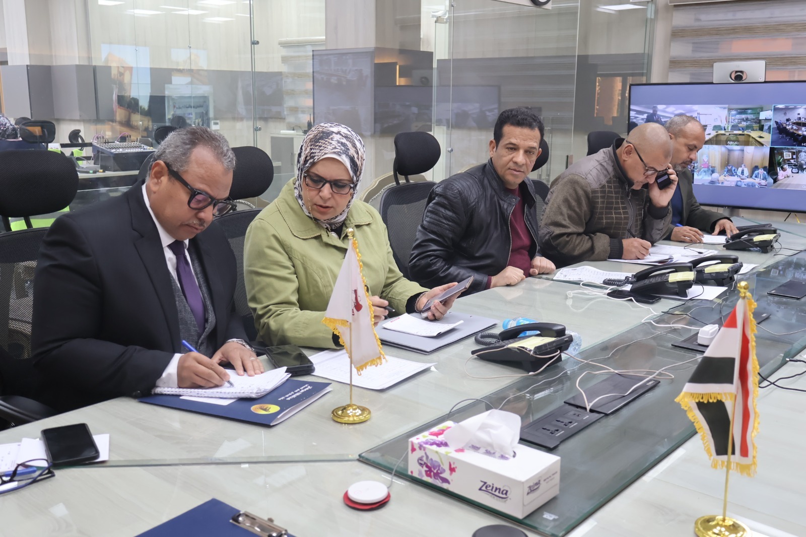 غرفة العمليات الرئيسية بسوهاج تتابع انتظام سير انتخابات الإعادة لمجلس النواب دون معوقات