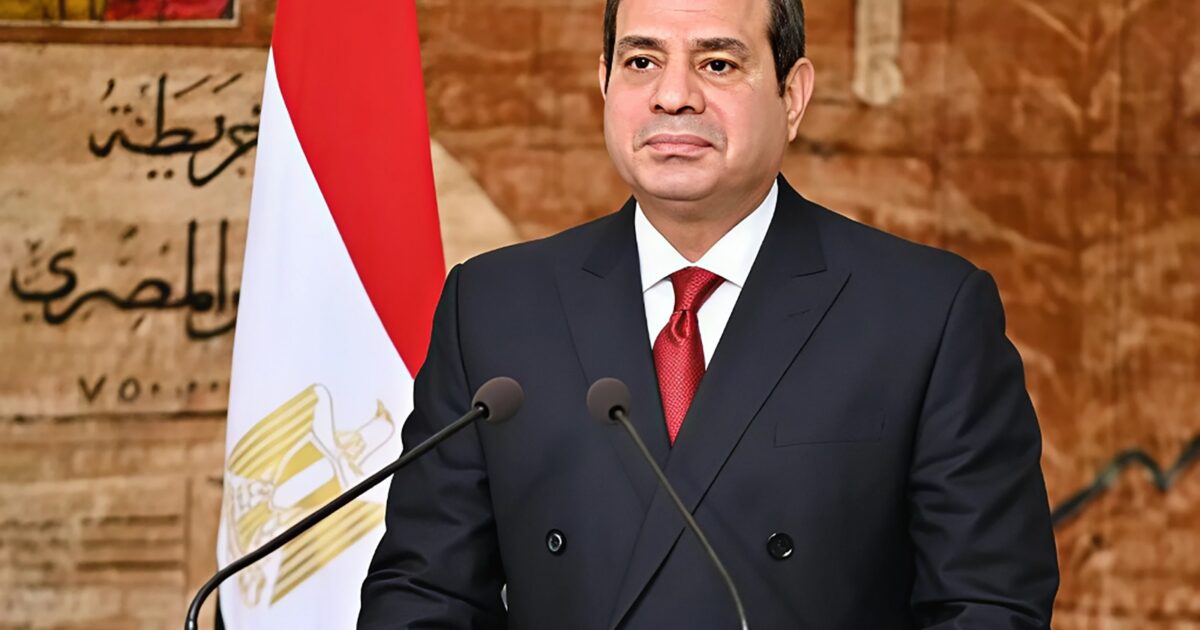 محافظ سوهاج يهنئ الرئيس عبد الفتاح السيسي بالعام الميلادي الجديد