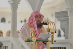 السديس يؤم المصلين لصلاة الجمعه  بالمسجد الحرام