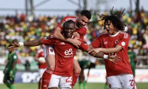 الأهلى يحتفظ بصدراة المجموعه