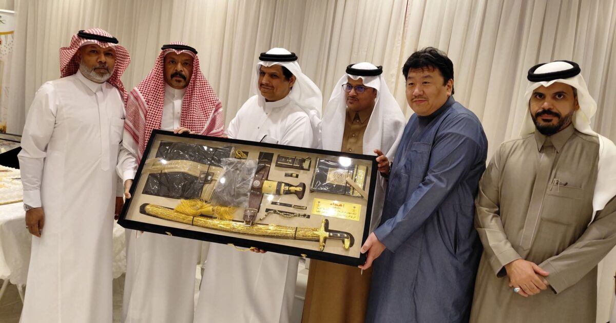 زملاء منسوبي مركز الخدمات الطبية الشرعية بمكة يقيمون حفل تكريم لزميلهم الأستاذ أمين عبدالفتاح