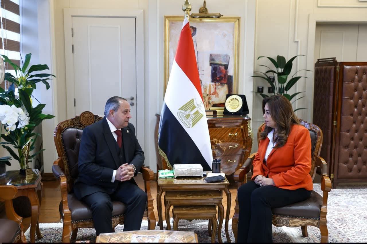 وزيرة التنمية تتابع مع محافظ بورسعيد أعمال تطوير الاسواق ومنظومة المخلفات والمشروعات الجارى 