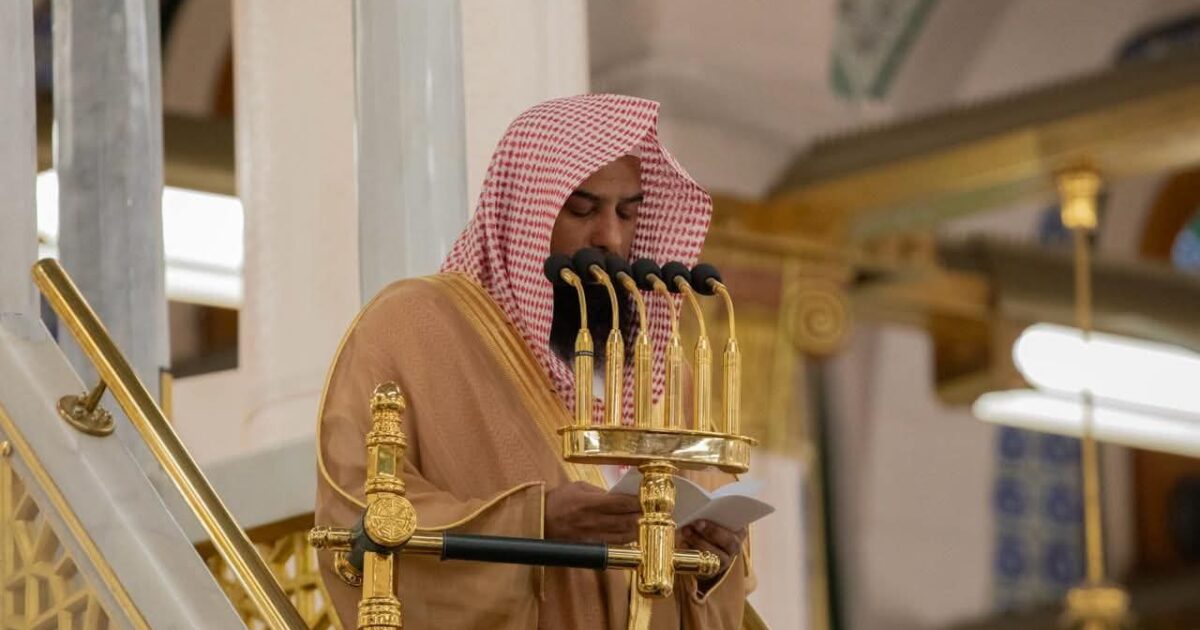 الشيخ الدكتور صلاح بن محمد البدير يؤم المصلين لصلاة الجمعة بالمسجد النبوي