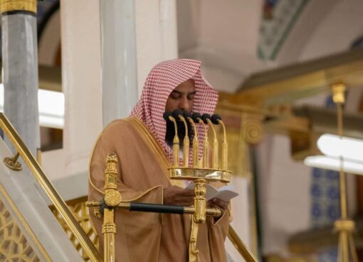 الشيخ الدكتور صلاح بن محمد البدير يؤم المصلين لصلاة الجمعة بالمسجد النبوي