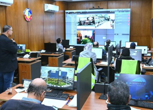 محافظ البحيرة تتابع فتح اللجان وسير العملية الإنتخابية من غرفة التحكم والسيطرة