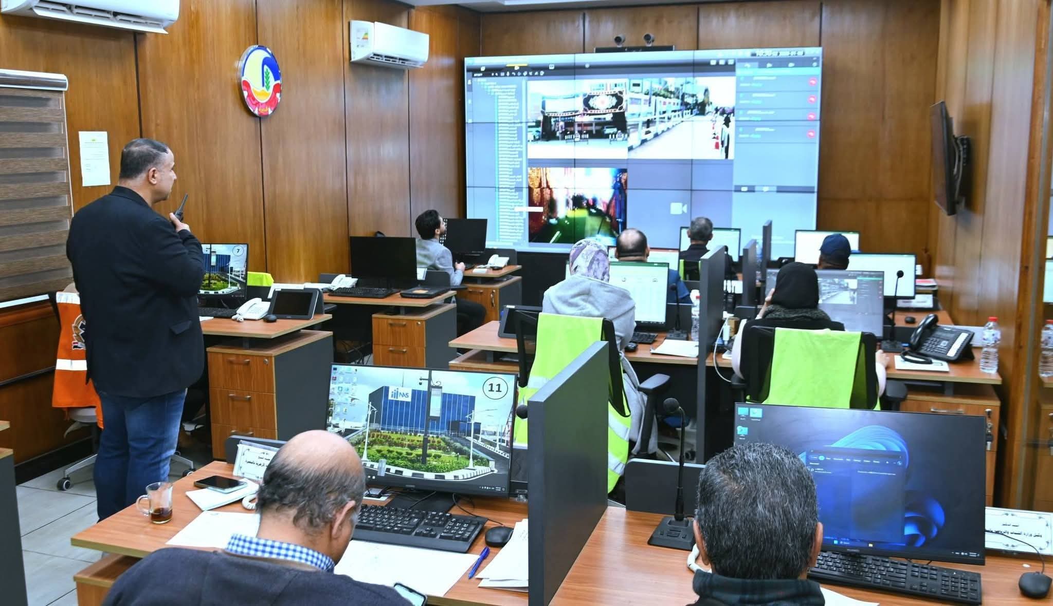 محافظ البحيرة تتابع فتح اللجان وسير العملية الإنتخابية من غرفة التحكم والسيطرة