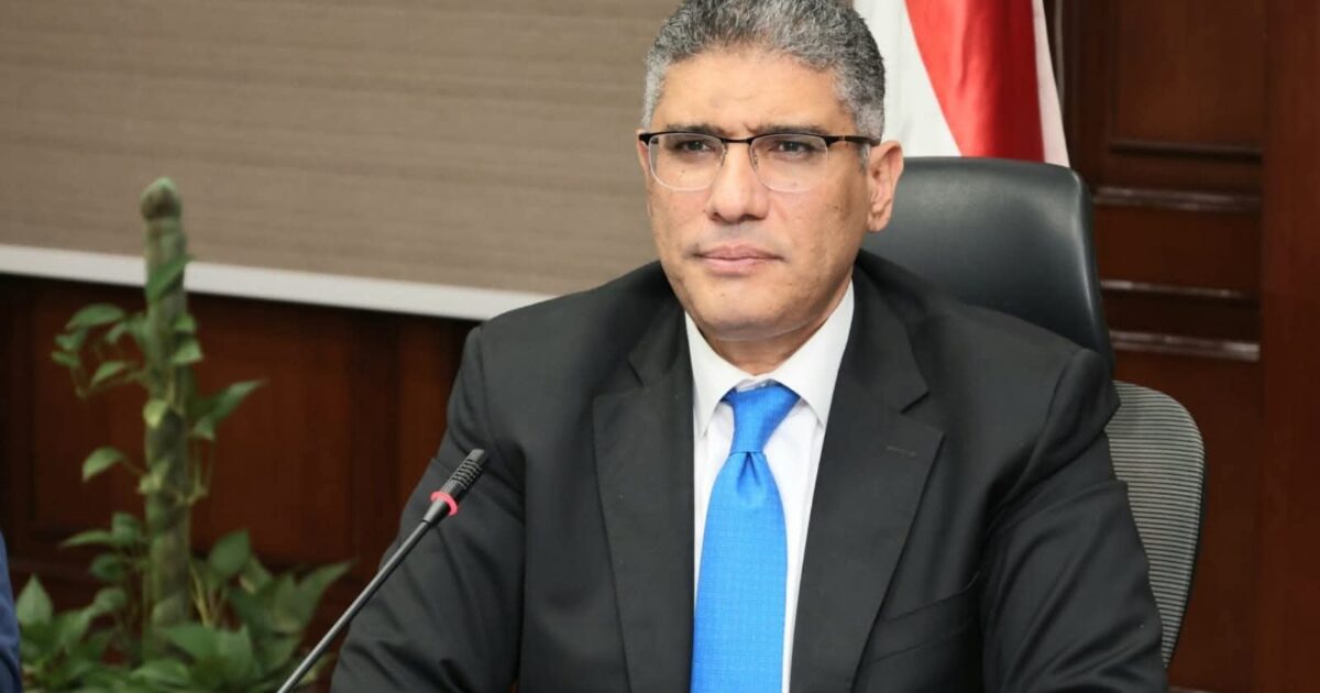 محافظ الجيزة يُجري حركة تكليفات موسعة لنواب رؤساء الأحياء والمراكز والمدن