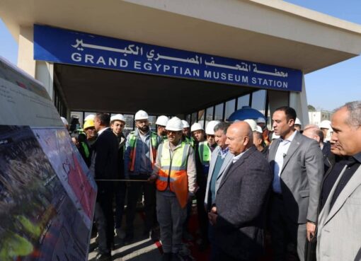 وزير الصناعة والنقل يجري جولة هامة بالمرحلة الأولى من الخط الرابع للمترو 