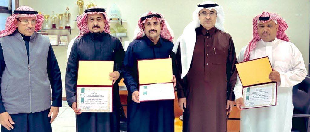 مدير عام تعليم الطائف يتابع سير اليوم الدراسي في عدداً من المدارس ويكرم عدداً من المعلمين المتميزين