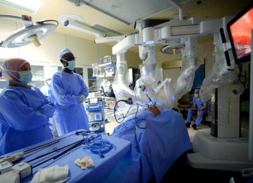 100 جراحة روبوتية في زمن قياسي… مدينة الملك عبدالله الطبية تسجّل أسرع انطلاقة للجراحات الروبوتية محلياً وتؤكد ريادتها إقليميًا