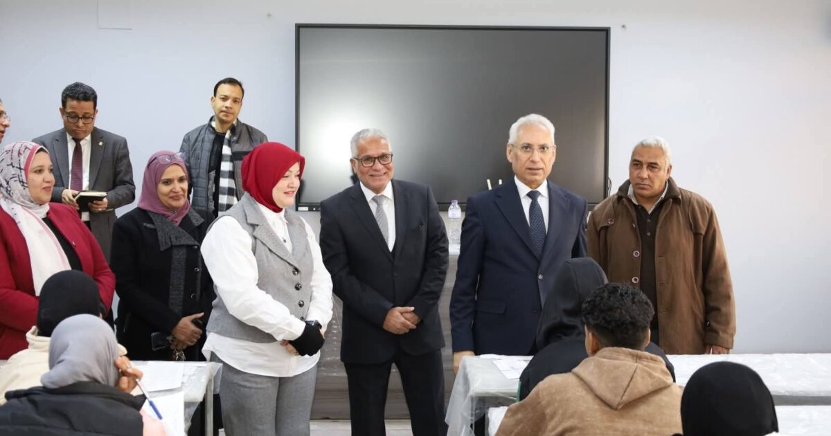 رئيس جامعة المنيا يواصل جولاته التفقدية لسير الامتحانات بكليات التربية الفنية، والتربية للطفولة المبكرة، والتربية النوعية، والحقوق