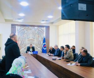 محافظ السويس والجهات التنفيذية المعنية في إجتماع تنسيقى بشأن تغذية منطقة العين السخنة بمياه التحلية