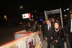 الدكتور إيهاب رمزي والفنان هاني رمزي يستقبلان عزاء والدتهما في ليلة يسودها الوفاء