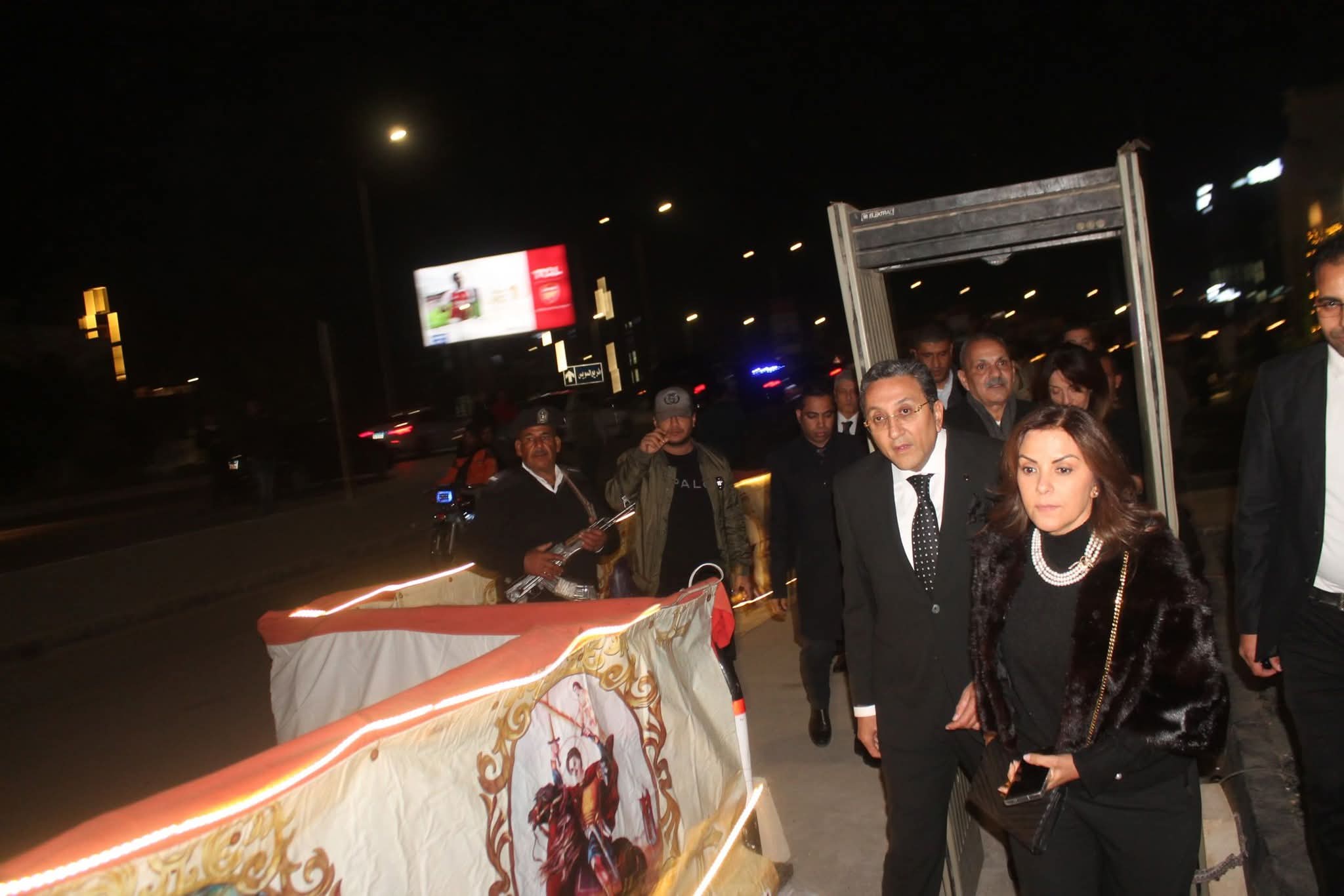 الدكتور إيهاب رمزي والفنان هاني رمزي يستقبلان عزاء والدتهما في ليلة يسودها الوفاء