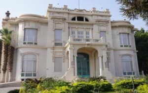 جامعة عين شمس توضح حقيقة التخرج من كلية التجارة خلال 3 سنوات