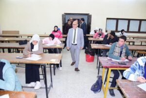 جولات تفقدية لرئيس جامعة سوهاج لمتابعة انتظام امتحانات كلية التكنولوجيا والتعليم