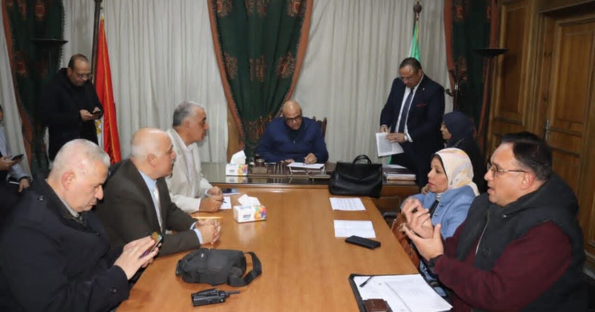 محافظ القليوبية يعقد اللقاء الجماهيري بالقناطر الخيرية لحل مشكلات المواطنين