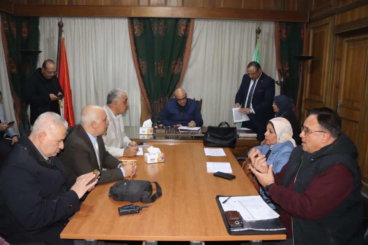 محافظ القليوبية يعقد اللقاء الجماهيري بالقناطر الخيرية لحل مشكلات المواطنين