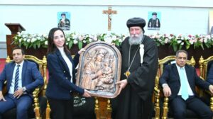 محافظ البحيرة ومدير الأمن يقدمان التهاني بعيد الميلاد المجيد لنيافة الأنبا إيلاريون بمقر المطرانية بدمنهور