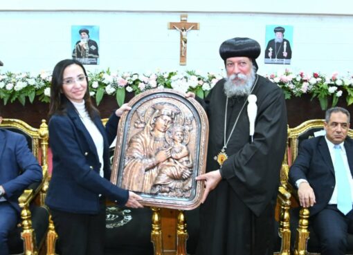 محافظ البحيرة ومدير الأمن يقدمان التهاني بعيد الميلاد المجيد لنيافة الأنبا إيلاريون بمقر المطرانية بدمنهور