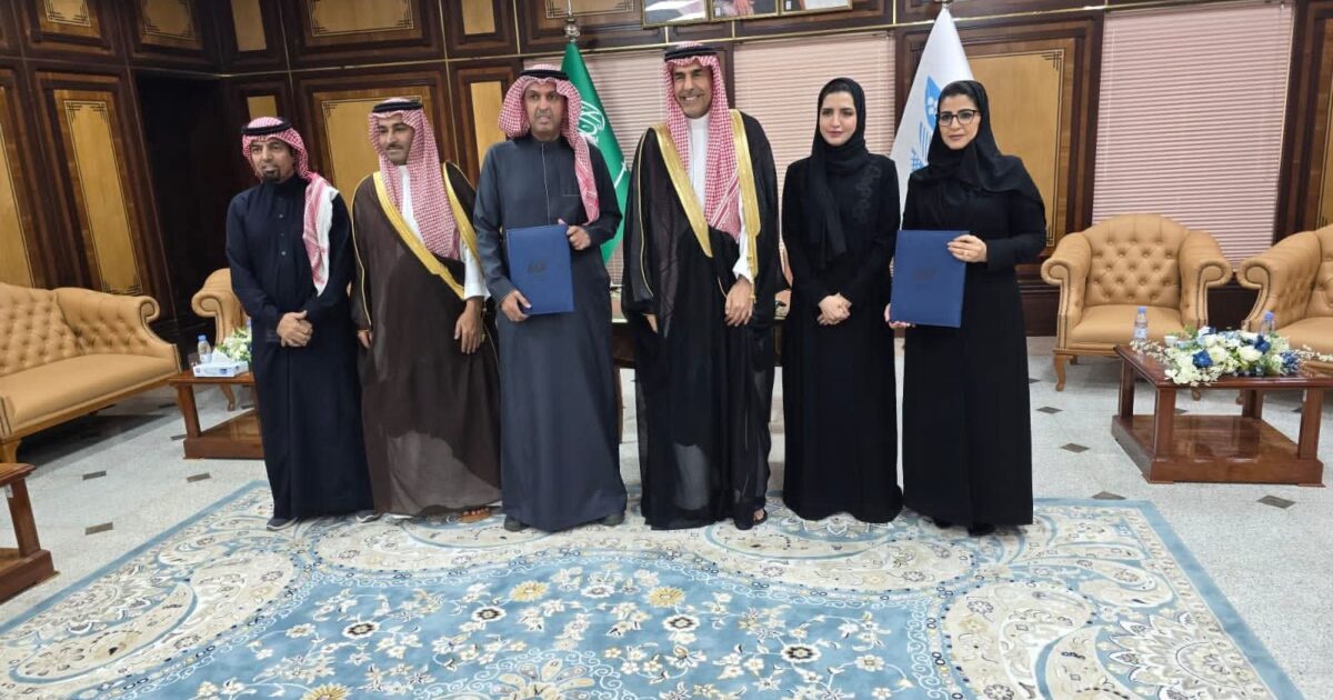 برعاية رئيس جامعة جدة وقعت جمعية الثقافة والفنون مذكرة تفاهم مع كلية التصاميم 