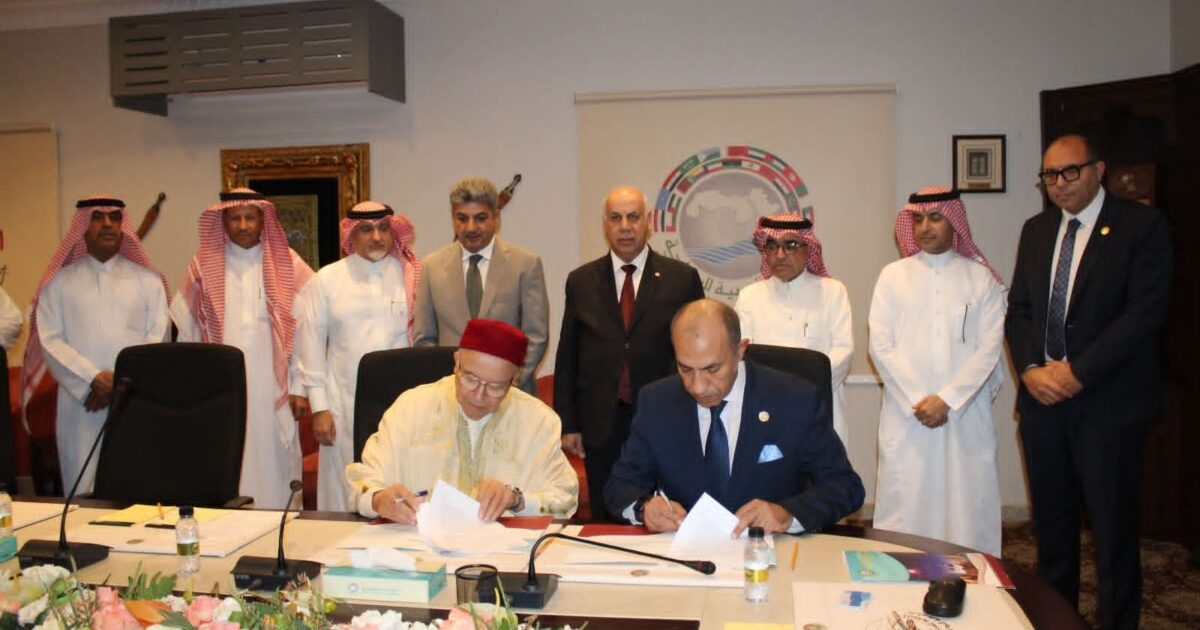 المنظمة العربية للسياحة تمنح وسام السياحة العربية من الدرجة الأولى لمعالي وزير الثقافة والسياحة والآثار بجمهورية العراق