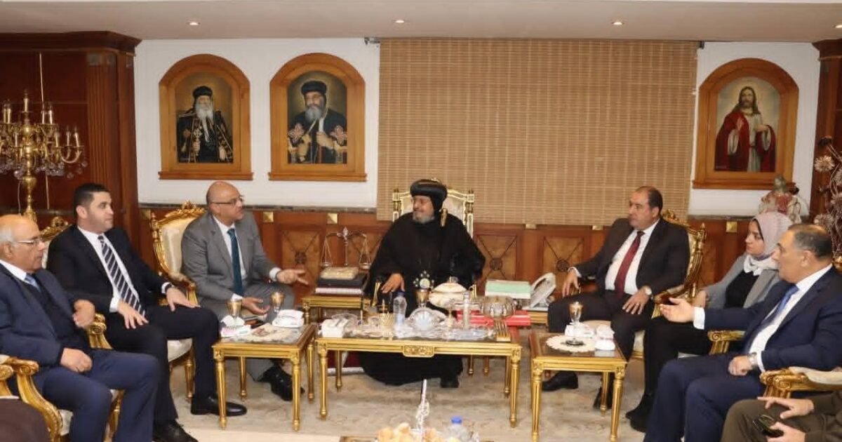 محافظ القليوبية ومدير أمن القليوبية يقدمان التهنئة بعيد الميلاد المجيد بمطرانية شبرا الخيمة