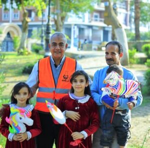 أسوان: إدارة الحدائق توزع الهدايا والألعاب على الأطفال بالحدائق والمتنزهات الاحتفال بعيد الميلاد المجيد