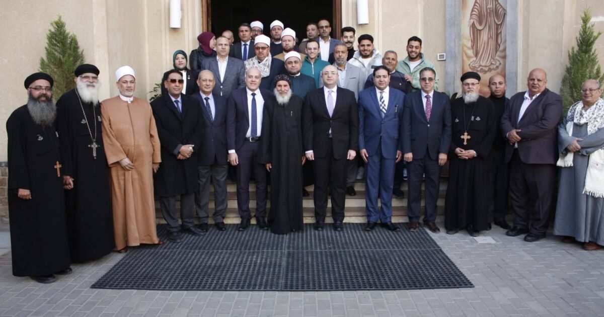 محافظ بني سويف يقدم التهنئة بعيد الميلاد المجيد خلال جولة ميدانية بالمحافظة