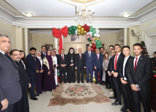 رئيس جامعة المنيا ووفد من قيادات وطلاب الجامعة والطلاب الوافدين يزورون كنائس المنيا للتهنئة بعيد الميلاد المجيد