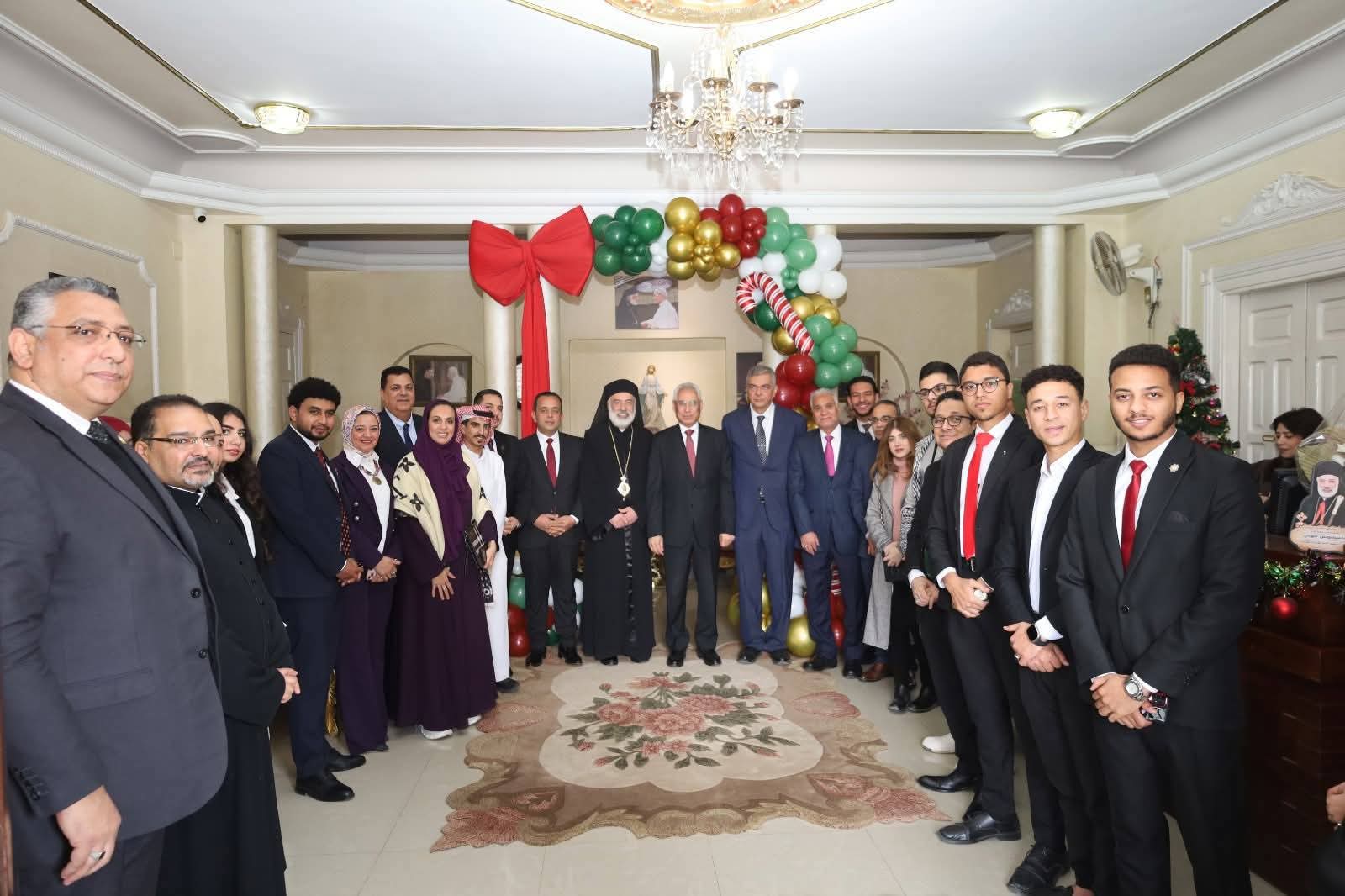 رئيس جامعة المنيا ووفد من قيادات وطلاب الجامعة والطلاب الوافدين يزورون كنائس المنيا للتهنئة بعيد الميلاد المجيد