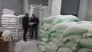 في حملة ليلية ..مديرية تموين الجيزة تضبط 14 طن دقيق بلدي مدعم