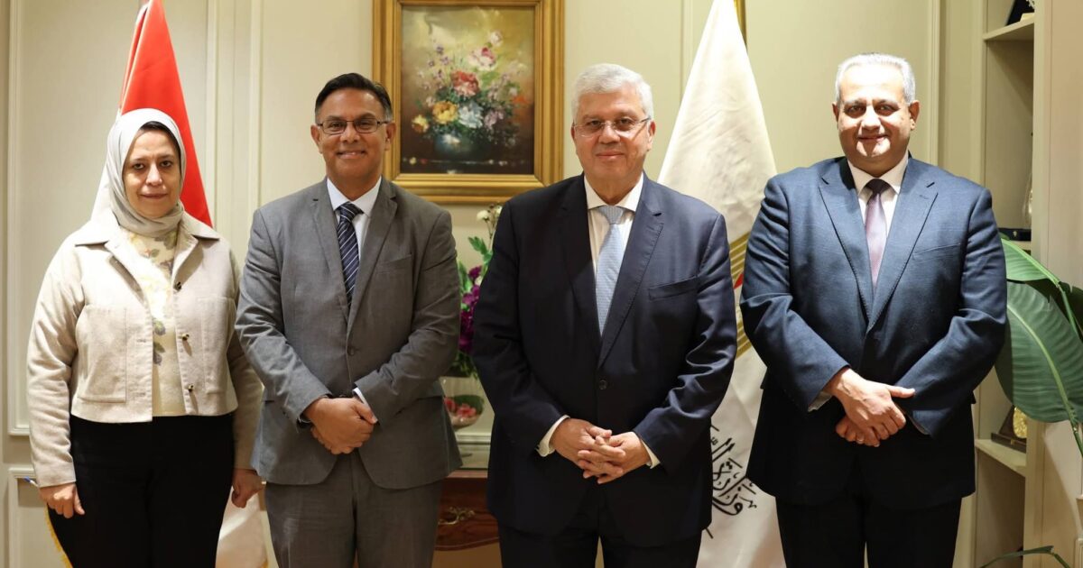 وزير التعليم العالي يستقبل رئيس جامعة ولفرهامبتون لبحث سبل تعزيز التعاون الأكاديمي المشترك