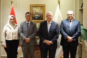 وزير التعليم العالي يستقبل رئيس جامعة ولفرهامبتون لبحث سبل تعزيز التعاون الأكاديمي المشترك