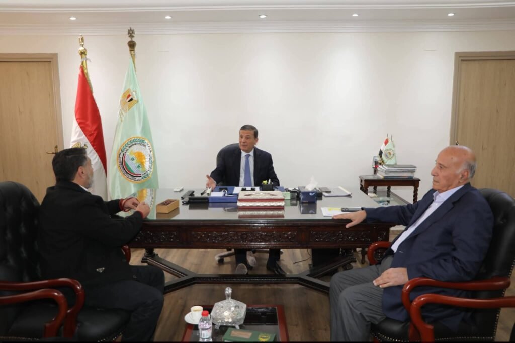 وزير الزراعة يبحث مع اتحاد منتجي الدواجن استقرار الأسعار ويؤكد دعم صغار المربين