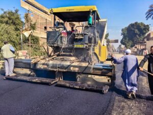طفرة نوعية بمشروعات رصف طرق سوهاج لربط القرى وتحسين حركة المواطنين