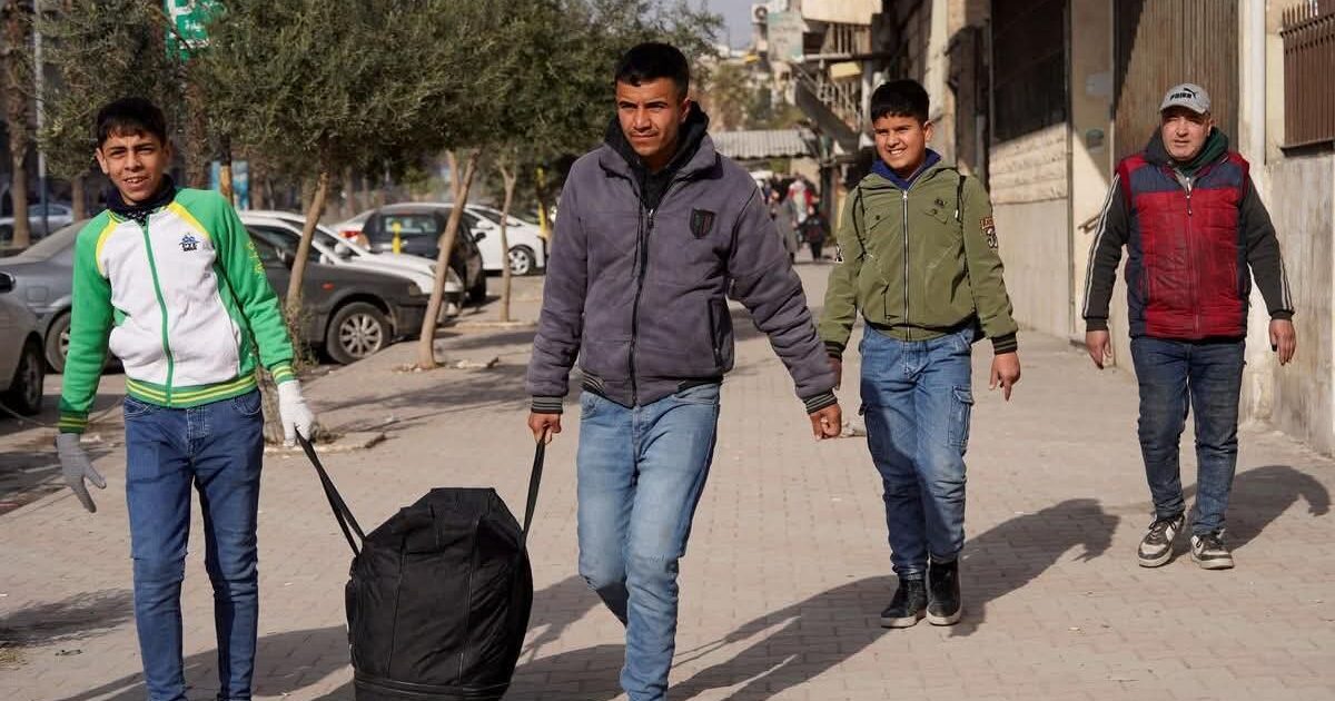 الجمعية التكاملية لذوي الإعاقة تثمن جهود الأستاذ ماجد أحمد جواد في مجال انجاح برامج وأنشطة الجمعية منصور نظام الدين :مكة المكرمة:- المستشار الإعلامي لجريدة موطني الدولية أعربت الجمعية التكاملية لذوي الإعاقة عن بالغ الشكر والتقدير للأستاذ ماجد أحمد موسى جواد تقديرا لجهوده الكبيرة والمتميزة في مجال التنقية الحيوية الطبية وإنجاح برامج وأنشطة الجمعية الهادفة لتمكين وتنمية ورعاية المستفيدين من ذوي الإعاقة وما تميز به الأستاذ ماجد أحمد جواد في الأداء، وكان له أثر إيجابي ملموس واسهم بشكل واضح في تحقيق أهداف الجمعية وخدمة مستفيديها وتمنت الجمعية له دوام التوفيق والنجاح الدائم كما اعرب رئيس مجلس إدارة الجمعية الدكتور سعود بن معاشي الرويلي عن شكره وتقديره للأستاذ ماجد جواد من جهته أعرب الأستاذ ماجد أحمد جواد عن بالغ الشكر والتقدير للجمعية والقائمين عليها لخدمة ذوي الإعاقة وأكد بأن هذه الشهادة محل فخر واعتزاز له كما تعد حافزا له لبذل المزيد من الجهد والعطاء لخدمة الدين والوطن والمجتمع بصفة عامة، وخدمة ذوي الإعاقة بصفة خاصة هذه الغالية في المجتمع سائلًا من الله تعالى العون والتوفيق والسداد