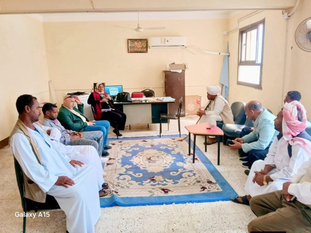 وكيلة تعليم البحر الأحمر تبحث تطوير العملية التعليمية فى اجتماع موسع بحلايب