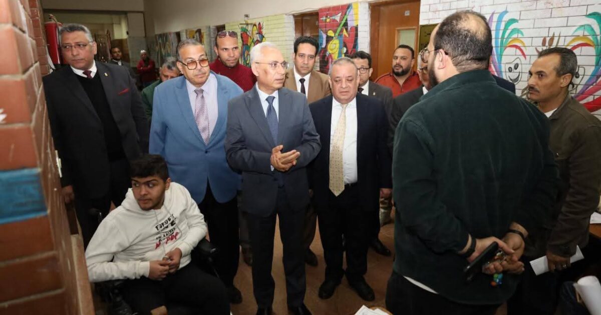 رئيس جامعة المنيا يتفقد لجان امتحانات كليات الآداب والحاسبات والمعلومات والتربية ويؤكد توفير الدعم الكامل لذوي الهمم 